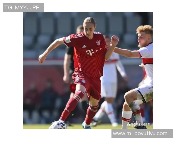 拜仁25-26赛季全家福揭晓夏窗四新援与德超杯奖杯沙拉盘同框亮相