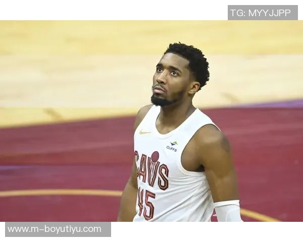 米切尔表现低迷18投7中失误频繁正负值惨淡球队遭遇失利