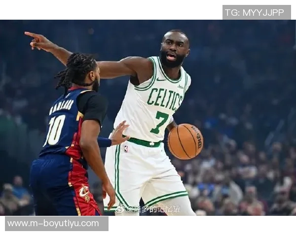 杰伦布朗手感低迷却全能表现砍下19分12板11助力助球队胜利